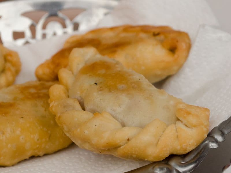 Empanadas caseras en bandeja